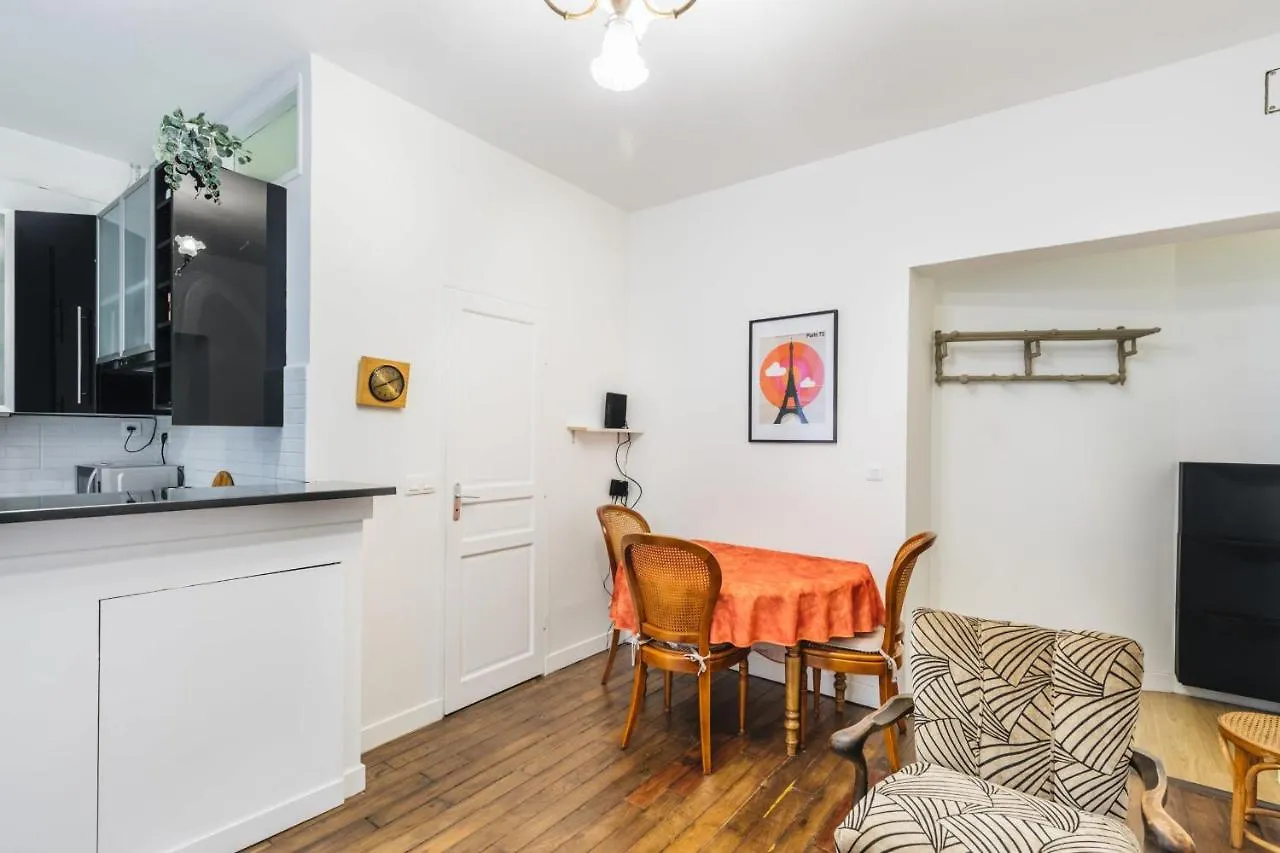 Nice 34M Well Located - Montmartre District contacts